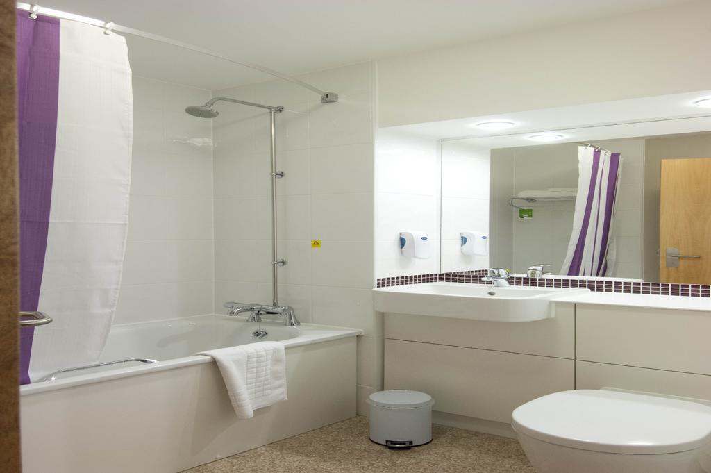 Premier Inn Birmingham City Centre - New Street Номер фото