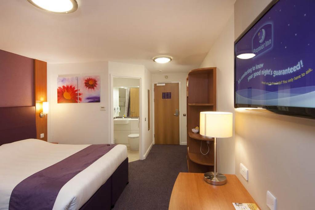 Premier Inn Birmingham City Centre - New Street Номер фото